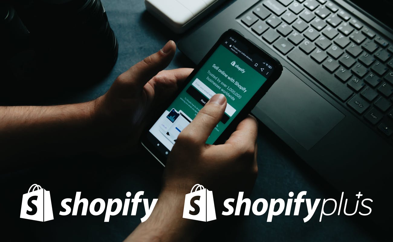 Hände halten ein Handy mit Shopify Verkaufs-Oberfläche.